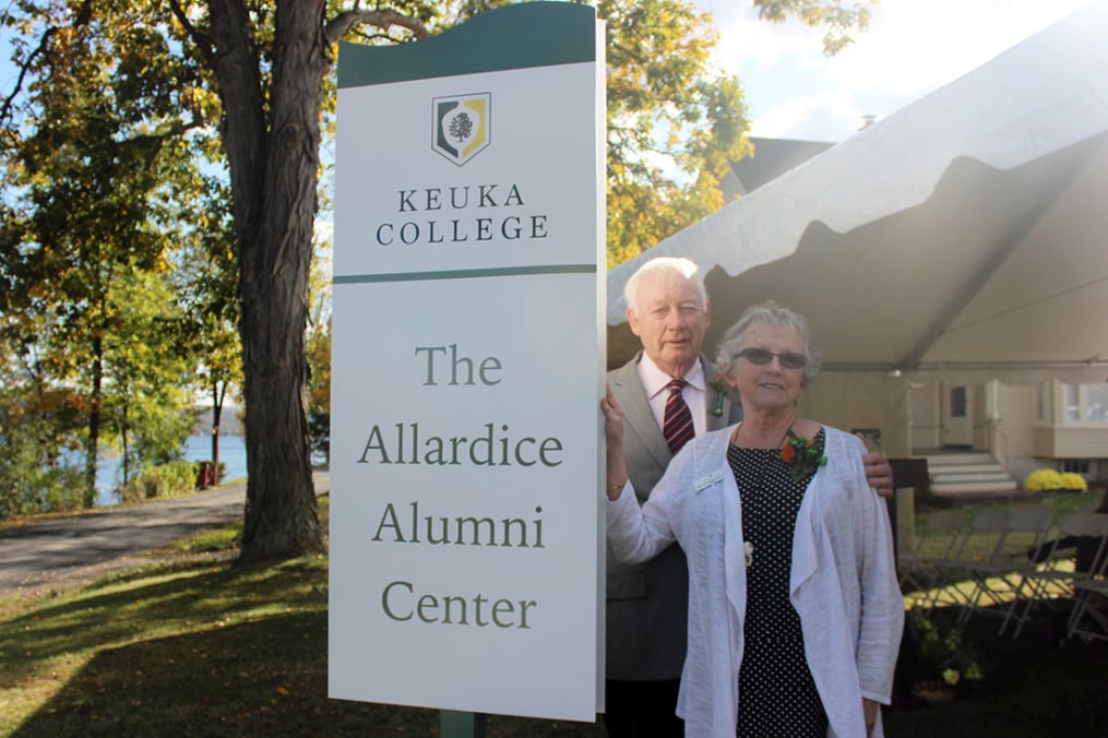 Dr. Barbara and Mr. David Allardice stand outside the alumni center.